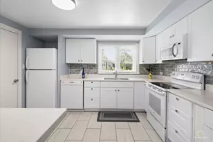 231 Webster Ln, Schaumburg, IL 60193 - Photo 12