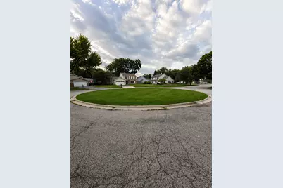 515 Parkside Terrace, Crystal Lake, IL 60014 - Photo 2