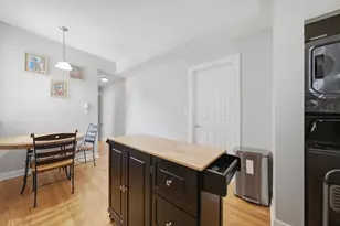 3358 W Hutchinson St, Chicago, IL 60618 - Photo 10