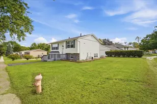 1241 Holiday Ln, Bloomington, IL 61704 - Photo 2