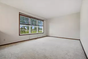 1241 Holiday Ln, Bloomington, IL 61704 - Photo 6