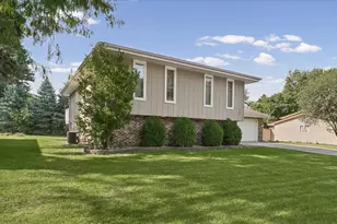 1609 Erin Dr, Normal, IL 61761 - Photo 2