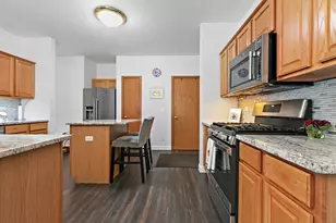 142 Southwicke Dr, Streamwood, IL 60107 - Photo 12