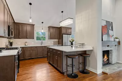 1629 N Summit Street, Wheaton, IL 60187 - Photo 4