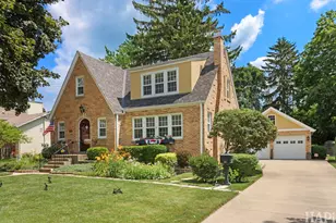 621 Parkway Ave, Antioch, IL 60002 - Photo 2