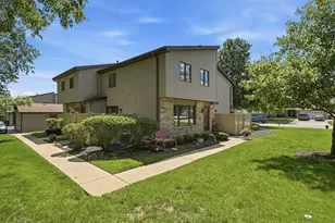 1014 Schoolgate Rd, New Lenox, IL 60451 - Photo 2