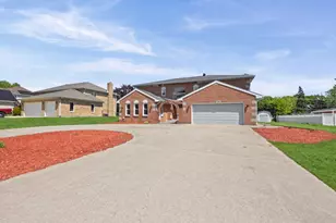 725 N 8th Ave, Addison, IL 60101 - Photo 1