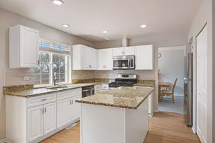 1650 Charlotte Cir, Naperville, IL 60564 - Photo 2
