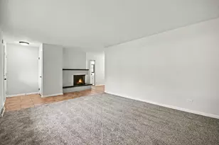 209 Maureen Dr, Elgin, IL 60123 - Photo 4