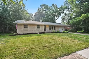 209 Maureen Dr, Elgin, IL 60123 - Photo 2