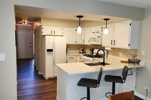 159 Saratoga Ct, Vernon Hills, IL 60061 - Photo 8