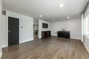 614 Pleasant Pl, Streamwood, IL 60107 - Photo 8