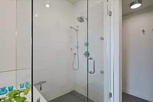 559 E 50th St, Chicago, IL 60615 - Photo 22