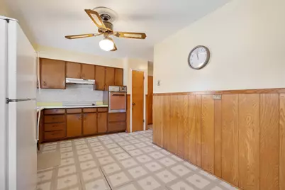816 Delphia Avenue, Elk Grove Village, IL 60007 - Photo 8