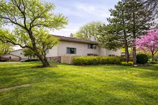 18630 Golfview Dr, Hazel Crest, IL 60429 - Photo 4