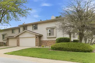 18630 Golfview Dr, Hazel Crest, IL 60429 - Photo 2