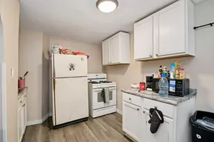 220 1/2 Entrance Ave S, Kankakee, IL 60901 - Photo 6