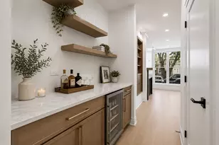 4848 W Eddy St, Chicago, IL 60641 - Photo 10