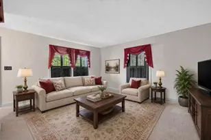 474 Sunset Dr, Elgin, IL 60123 - Photo 2
