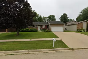 2025 Winchester Dr, Freeport, IL 61032 - Photo 4