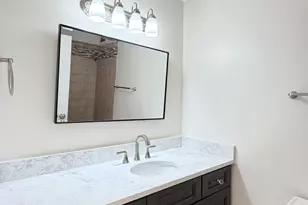 3930 N Pine Grove Ave, Chicago, IL 60613 - Photo 20