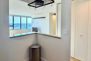 3930 N Pine Grove Ave, Chicago, IL 60613 - Photo 16