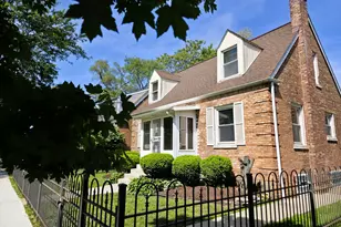 10055 S Oglesby Ave, Chicago, IL 60617 - Photo 4