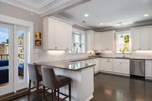 1238 W Argyle St, Chicago, IL 60640 - Photo 10