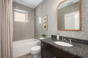 1238 W Argyle St, Chicago, IL 60640 - Photo 14