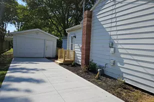 3015 Ezekiel Ave, Zion, IL 60099 - Photo 10
