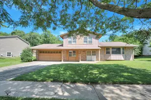 226 Charlestown Dr, Bolingbrook, IL 60440 - Photo 1