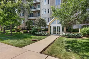 16040 Boardwalk Ln, Orland Park, IL 60467 - Photo 2