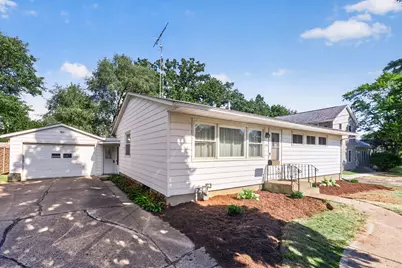 1212 N 1st Street, Dekalb, IL 60115 - Photo 2