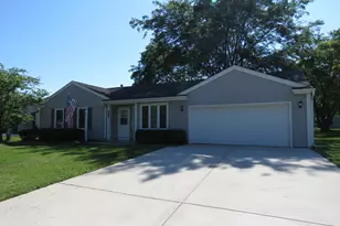 3451 Waterford Way, Island Lake, IL 60042 - Photo 2