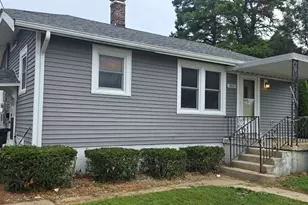302 N 16th St, Charleston, IL 61920 - Photo 4