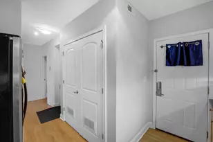 7401 N Hoyne Ave, Chicago, IL 60645 - Photo 10