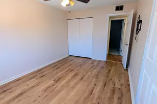 1 Oak Meadow Ct, Streamwood, IL 60107 - Photo 10