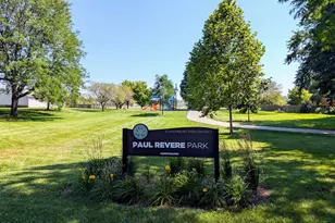 1 Oak Meadow Ct, Streamwood, IL 60107 - Photo 2