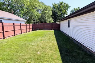 1 Oak Meadow Ct, Streamwood, IL 60107 - Photo 18