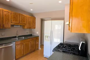 1 Oak Meadow Ct, Streamwood, IL 60107 - Photo 6