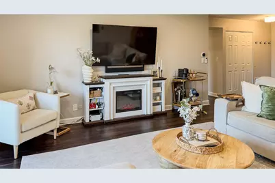 250 W Parliament Place #301, Mount Prospect, IL 60056 - Photo 4