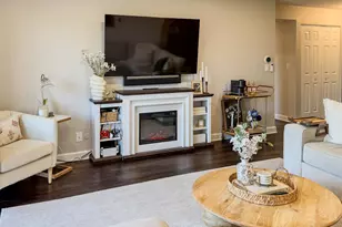 250 W Parliament Pl, Mount Prospect, IL 60056 - Photo 4