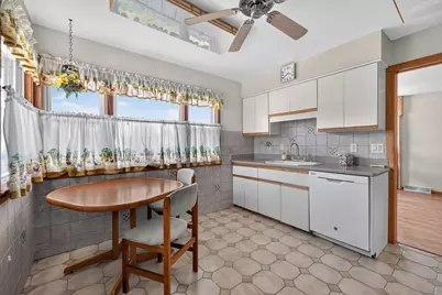 9228 Robinson Avenue, Franklin Park, IL 60131 - Photo 6