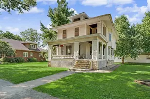 304 E Elm St, Fairbury, IL 61739 - Photo 2
