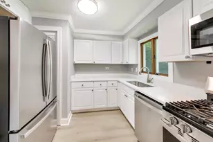 413 Winnemac St, Park Forest, IL 60466 - Photo 6
