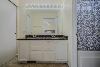 1055 S West Avenue, Waukegan, IL 60085 - Photo 16