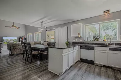 1055 S West Avenue, Waukegan, IL 60085 - Photo 10