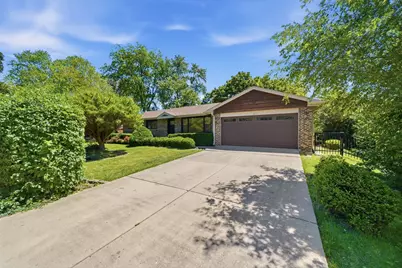 1801 N Iris Drive, Palatine, IL 60074 - Photo 2