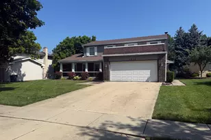 1550 W Goldengate Dr, Addison, IL 60101 - Photo 2