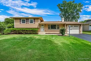 189 Evergreen Pkwy, Crystal Lake, IL 60014 - Photo 1